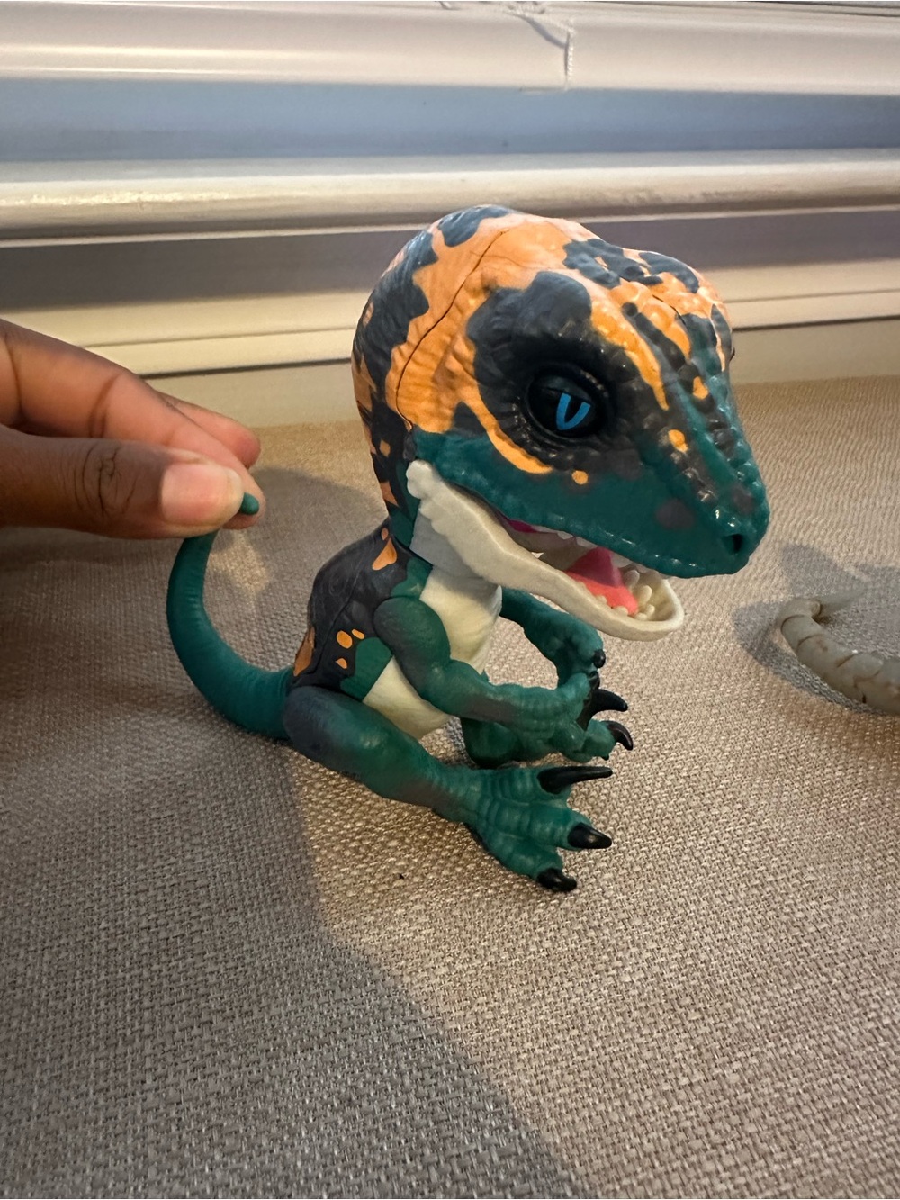 Lot of 7 WowWee Fingerlings Untamed Raptor Dinosaurs Sounds Chomping EUC - Picture 9 of 10